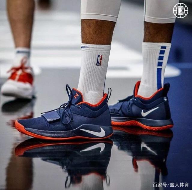 Rookie在篮网比赛中险胜,战术调整引发热议!比赛高潮迭起 Rookie在篮网比赛中险胜,战术调整引发热议!比赛高潮迭起